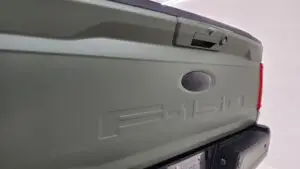 Installation de wrap de vinyle sur panneau arrière de Ford F150 a Trois-Rivières