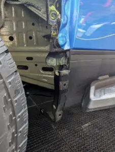TRAITEMENT ANTIROUILLE LANOLINE A TROIS-RIVIÈRES SUR CHEVROLET SILVERADO EV (4WT) 2024. SECTION DEVANT DE L'AILE ARRIÈRE