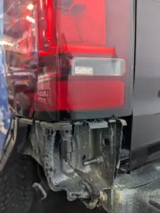 TRAITEMENT ANTIROUILLE LANOLINE A TROIS-RIVIÈRES SUR CHEVROLET SILVERADO EV (4WT) 2024. COIN DU BUMPER ARRIERE.