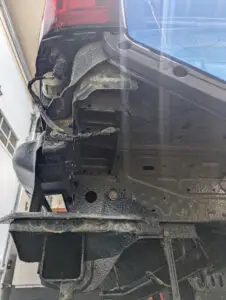 TRAITEMENT ANTIROUILLE LANOLINE A TROIS-RIVIÈRES SUR CHEVROLET SILVERADO EV (4WT) 2024. COIN DU BUMPER ARRIERE ET AILE